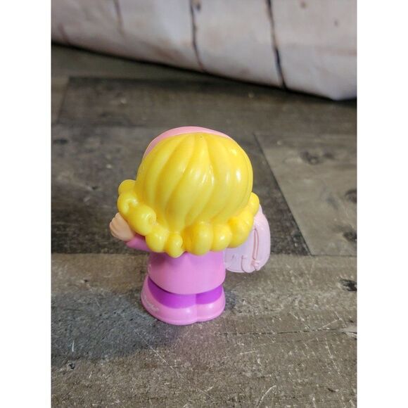 2016 Mattel Fisher-Price blonde girl travel toy figure - Picture 4 of 6